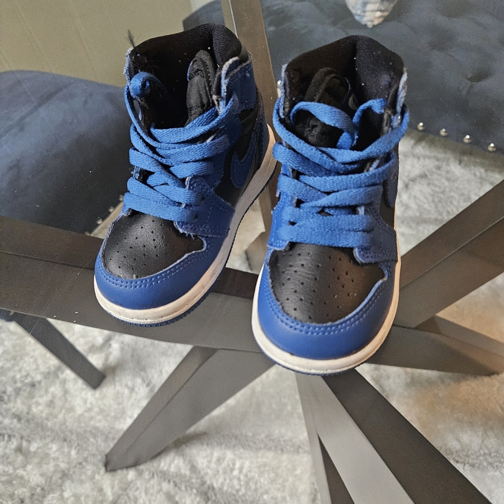 Sneakners Air Jordan blue Marina retro 1 sneakners size 6c toddlers